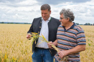 Erhard Würth (links) und Helmut Stöcker vom AELF