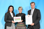 Staatsministerin Michaela Kaniber (l.), Ministerpräsident Dr. Markus Söder und Anna Landes.