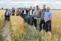 Die Teilnehmer des Ernte-Pressegesprächs auf der Killischwaige